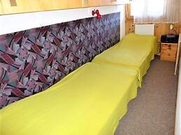 Apartment With Balcony and Mountains