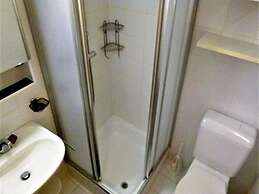 Apartment With Balcony and Mountains