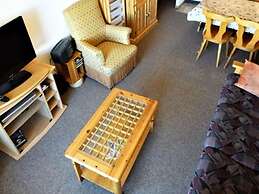 Apartment With Balcony and Mountains
