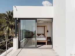 Modern Villa With Minimalistic Decor