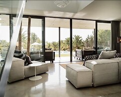 Modern Villa With Minimalistic Decor