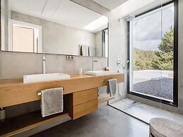 Modern Villa With Minimalistic Decor