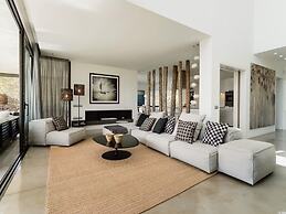 Modern Villa With Minimalistic Decor