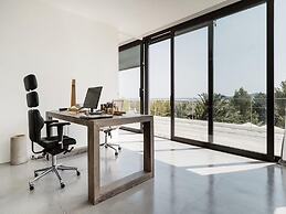 Modern Villa With Minimalistic Decor