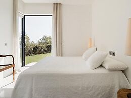 Modern Villa With Minimalistic Decor