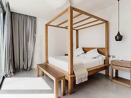 Modern Villa With Minimalistic Decor