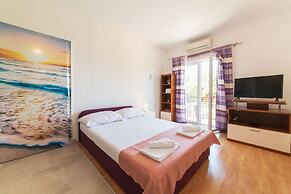Tranquil and Stylish Apartment Kastel Novi