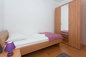 Charming Apartments With Private Balcony and City View Seget Donji