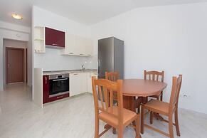 Charming Apartments With Private Balcony and City View Seget Donji