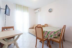 Charming Apartments With Private Balcony and City View Seget Donji