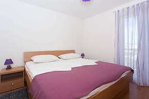 Charming Apartments With Private Balcony and City View Seget Donji