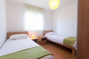 Charming Apartments With Private Balcony and City View Seget Donji