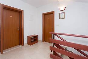 Charming Apartments With Private Balcony and City View Seget Donji