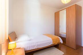 Charming Apartments With Private Balcony and City View Seget Donji