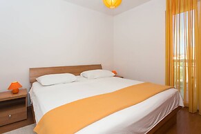 Charming Apartments With Private Balcony and City View Seget Donji