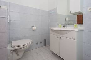 Charming Apartments With Private Balcony and City View Seget Donji