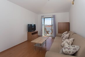 Charming Apartments With Private Balcony and City View Seget Donji