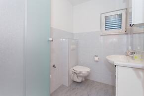 Charming Apartments With Private Balcony and City View Seget Donji