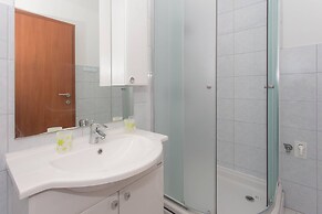 Charming Apartments With Private Balcony and City View Seget Donji