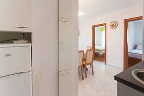 Charming Apartments With Private Balcony and City View Seget Donji