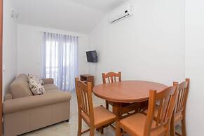 Charming Apartments With Private Balcony and City View Seget Donji