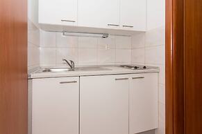 Charming Apartments With Private Balcony and City View Seget Donji