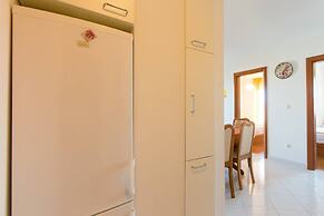 Charming Apartments With Private Balcony and City View Seget Donji