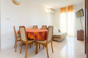 Charming Apartments With Private Balcony and City View Seget Donji