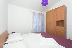 Charming Apartments With Private Balcony and City View Seget Donji