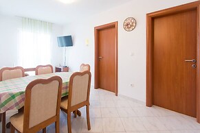 Charming Apartments With Private Balcony and City View Seget Donji