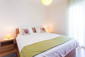 Charming Apartments With Private Balcony and City View Seget Donji