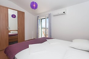 Charming Apartments With Private Balcony and City View Seget Donji