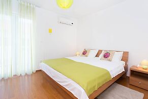 Charming Apartments With Private Balcony and City View Seget Donji