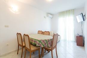 Charming Apartments With Private Balcony and City View Seget Donji