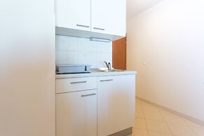 Charming Apartments With Private Balcony and City View Seget Donji