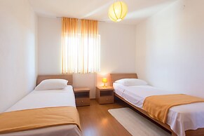 Charming Apartments With Private Balcony and City View Seget Donji