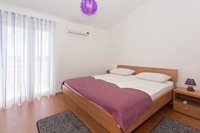Charming Apartments With Private Balcony and City View Seget Donji