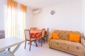 Charming Apartments With Private Balcony and City View Seget Donji