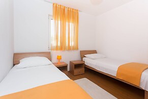 Charming Apartments With Private Balcony and City View Seget Donji