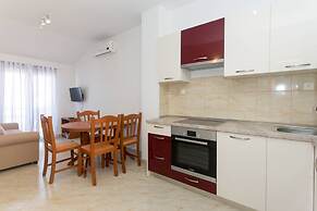 Charming Apartments With Private Balcony and City View Seget Donji