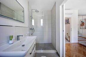 Elegant Tranquil Okrug Gornji Apartments