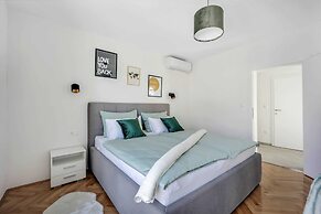 Elegant Tranquil Okrug Gornji Apartments