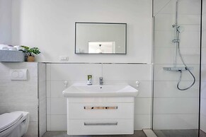 Elegant Tranquil Okrug Gornji Apartments