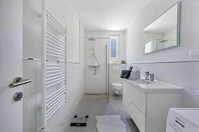 Elegant Tranquil Okrug Gornji Apartments