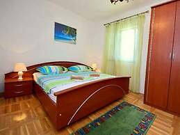 Cozy Necujam Apartments With Sea View