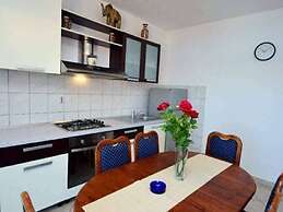 Cozy Necujam Apartments With Sea View