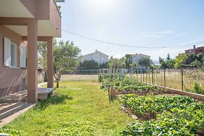 Comfortable Kastel Stafilic Apartment With Balcony