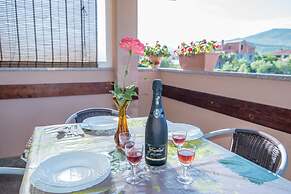 Comfortable Kastel Stafilic Apartment With Balcony