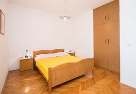 Comfortable Kastel Stafilic Apartment With Balcony