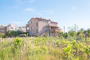 Comfortable Kastel Stafilic Apartment With Balcony